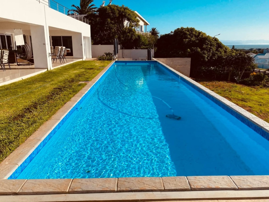 5 Bedroom Property for Sale in Jeffreys Bay Central Eastern Cape